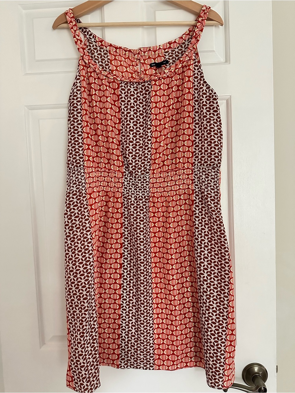 GAP Coral & White Geometric Tank Top
